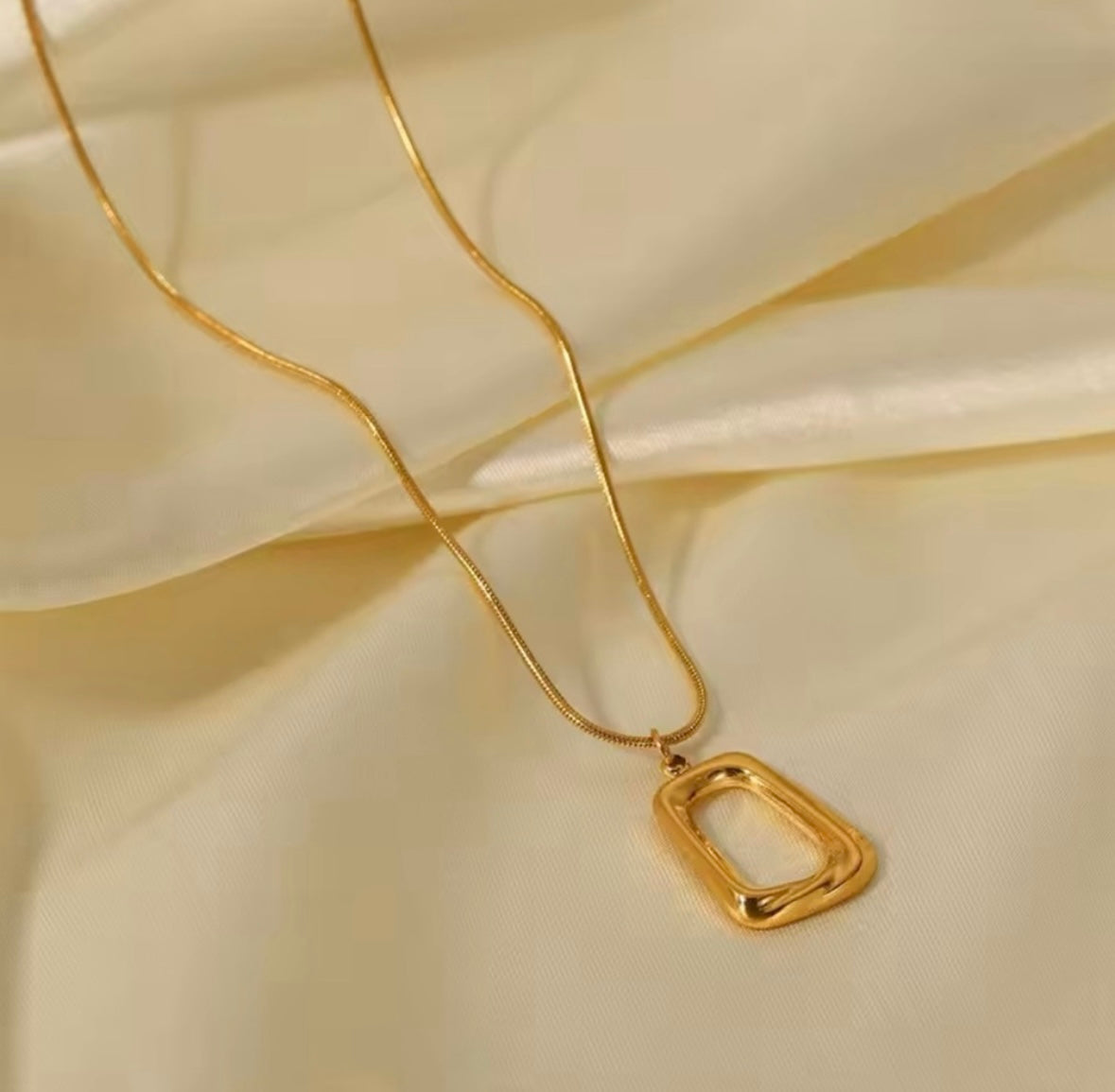 Irregular Trapezoid Pendant Nekclace