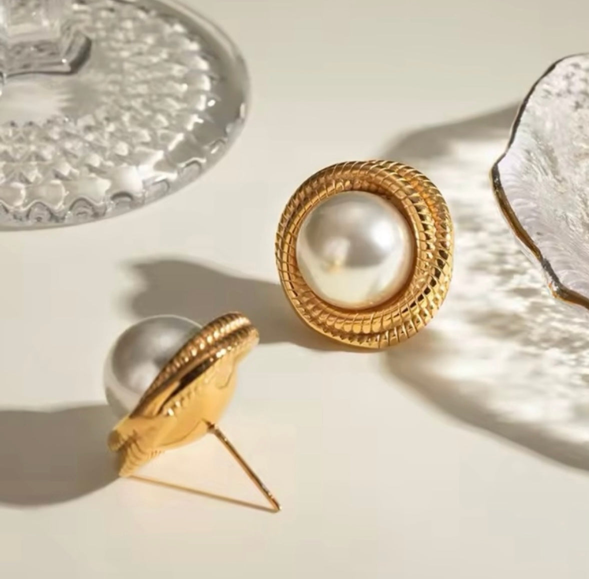 Pearl Wrap
Thread Stud Earrings