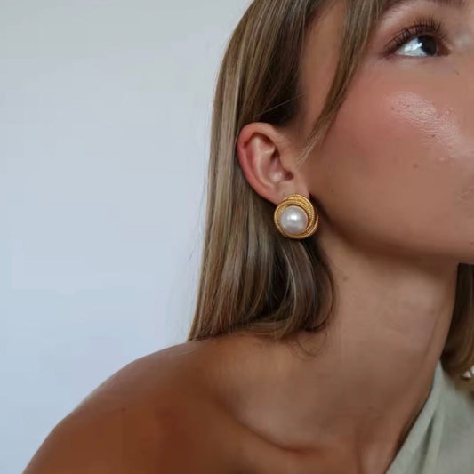 Pearl Wrap
Thread Stud Earrings